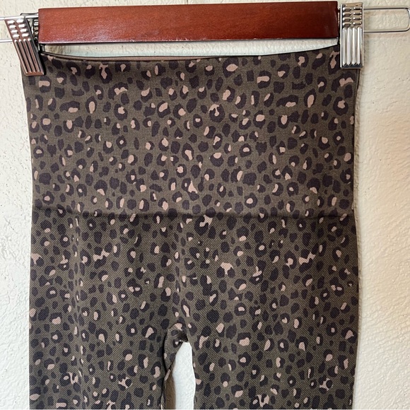 SPANX Look At Me Now Seamless Olive Leopard Leggings - Picture 6 of 14